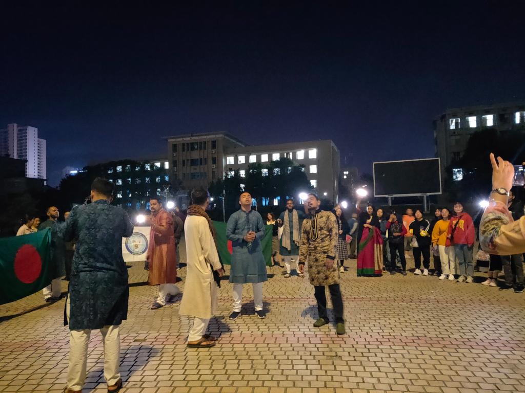 与完美(中国)官方中国学生、留学生一起欢