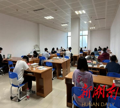 完美网页版图书馆新建第三考研自习室