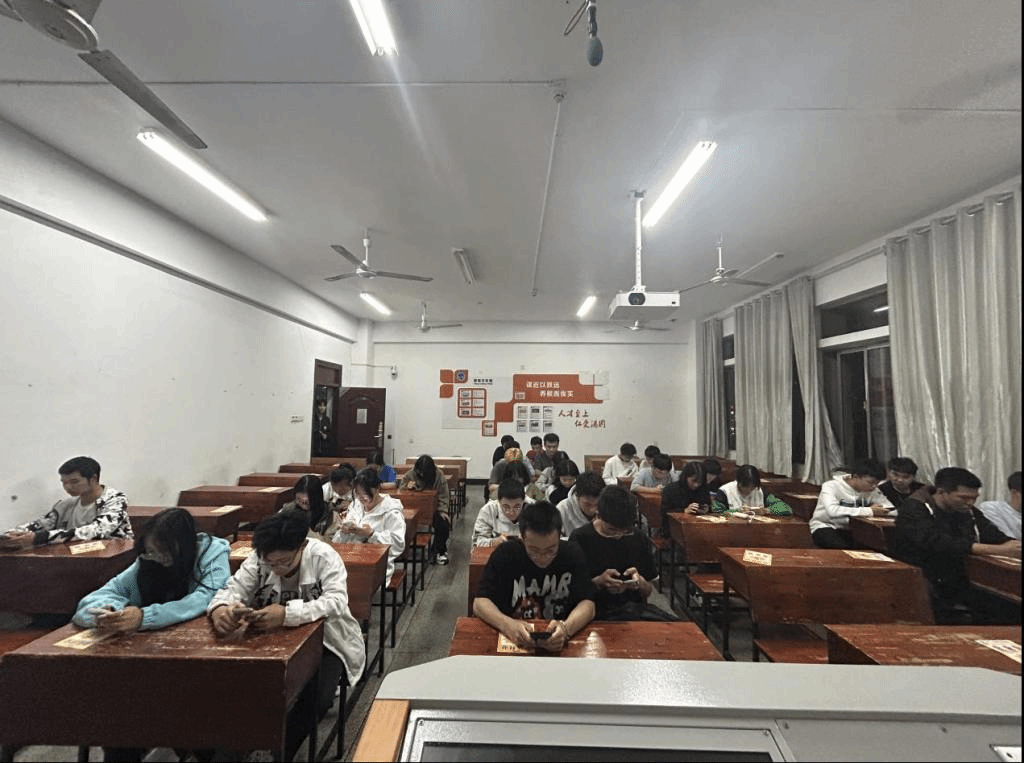 (考试过程中,同学们遵守纪律,认真作答)