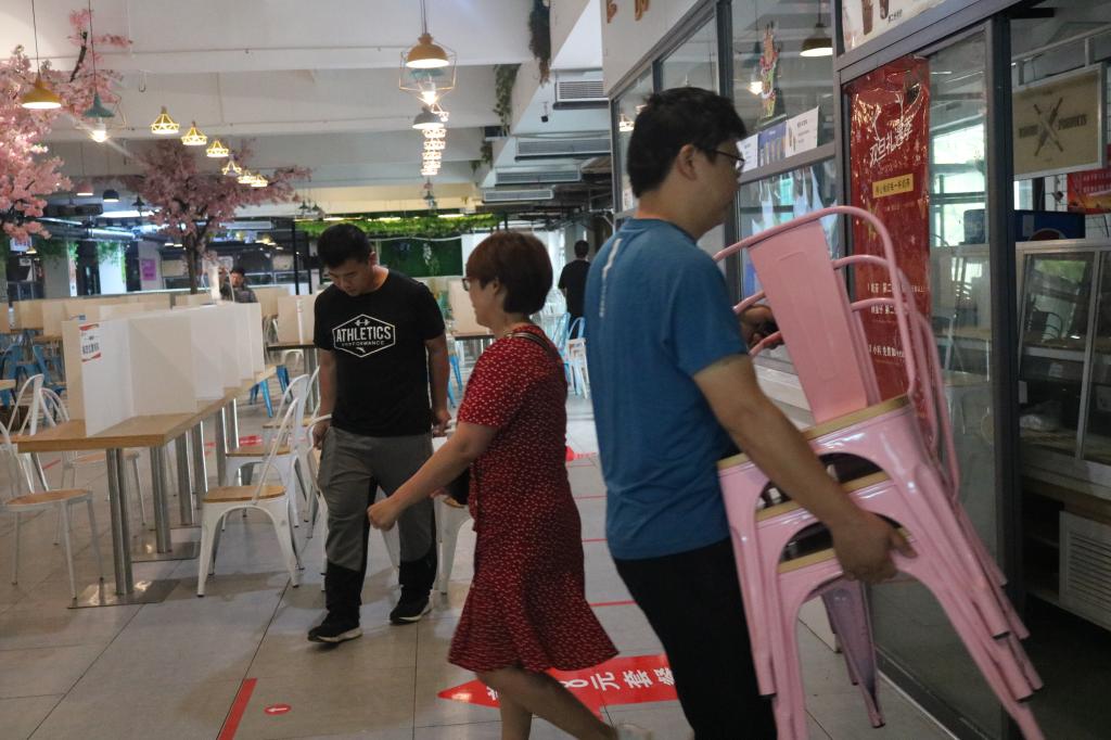 摆设桌椅