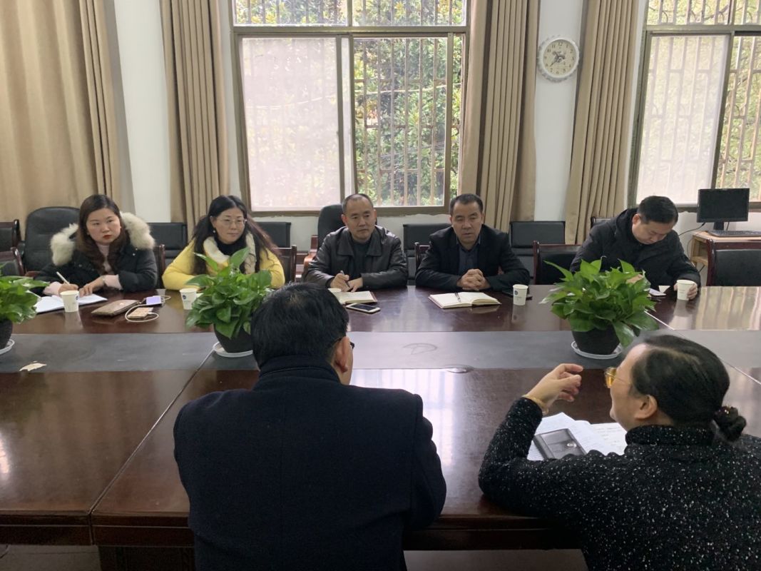 领导们听取我院学生管理工作汇报